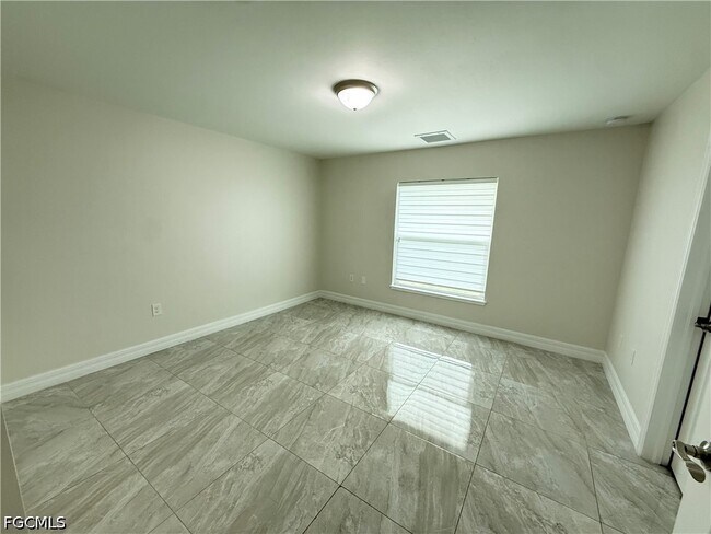 Building Photo - 356 Bell Blvd