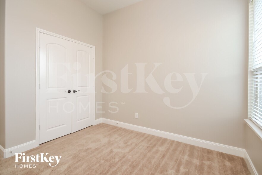 Building Photo - 8723 Jonquil Dr