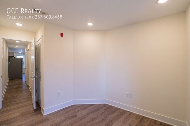 Building Photo - 2444 Frankford Ave