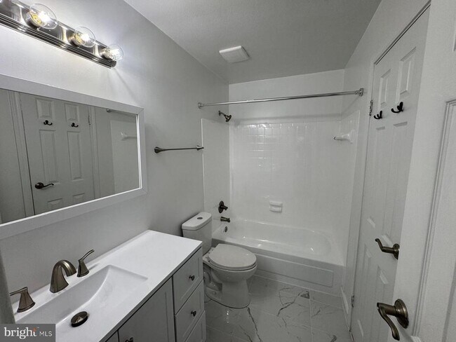 Building Photo - 18518 Boysenberry Dr