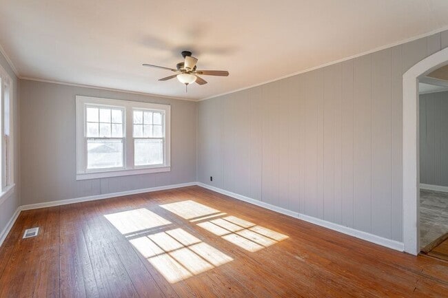 Building Photo - 209 S Moss Ave