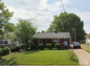 Building Photo - Charming 3 bd, 1.5 ba home!