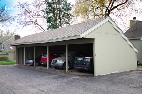 Building Photo - Stylish new Remodel in Four Colonies Townh...