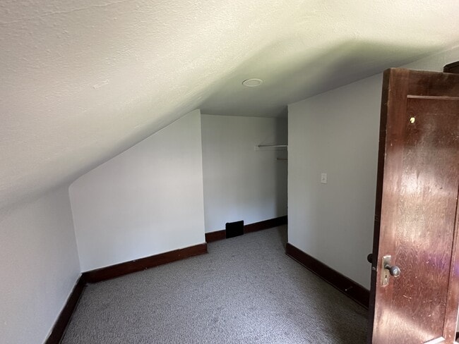 Building Photo - 726 W 26th St