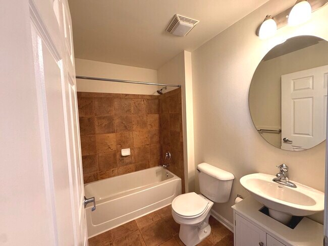 Building Photo - 656 Pearson St