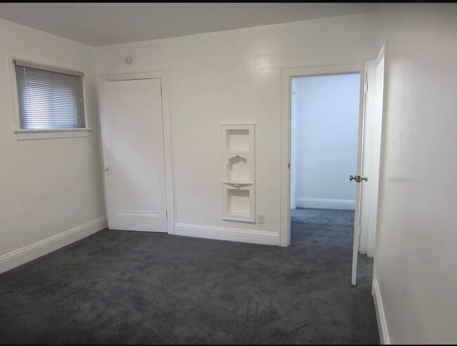 Building Photo - 2840 Dwight Ave