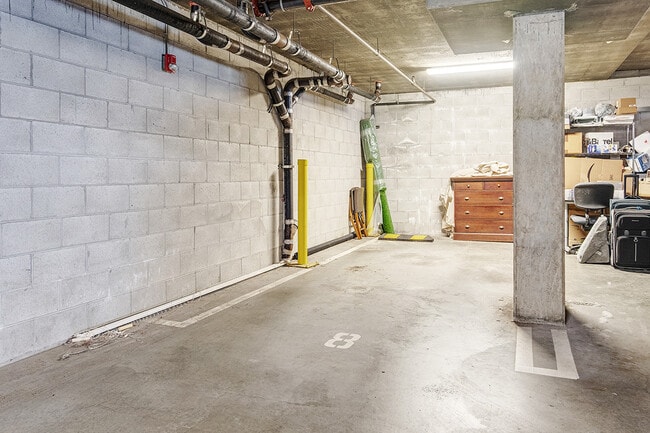 Building Photo - 68 Harriet St