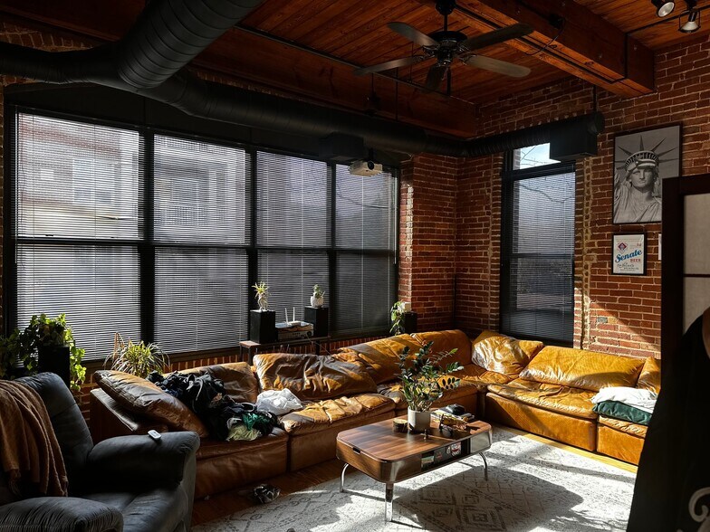 Building Photo - 230 W Tazewell St