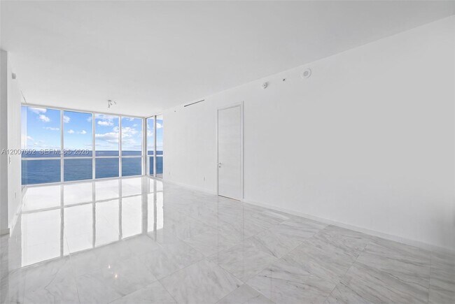 Building Photo - 100 South Pointe Dr