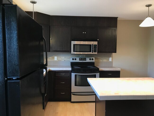 Building Photo - 2x2 with Loft! Walk to Harney Elementary! ...