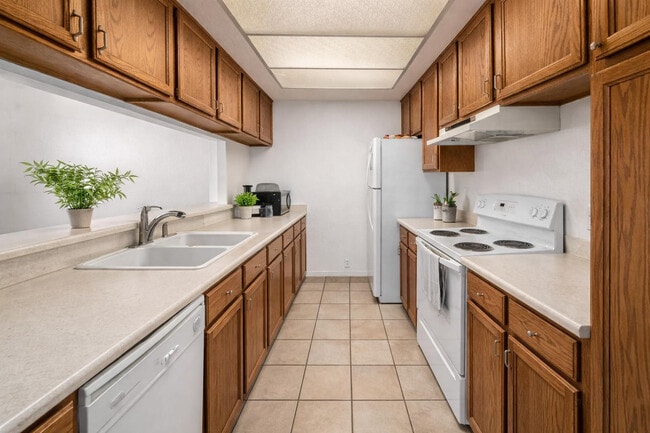 Building Photo - 500 N Roosevelt Ave