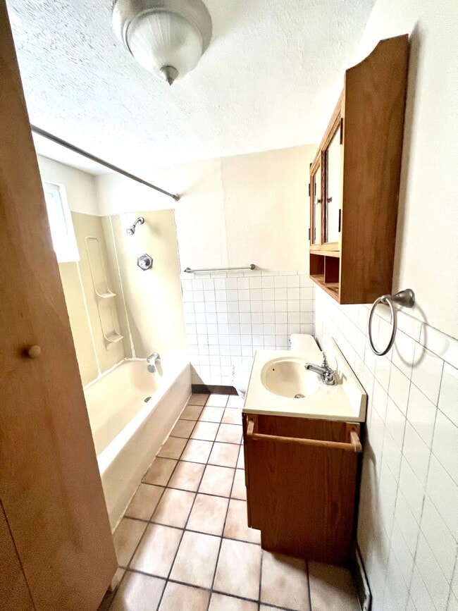 Building Photo - Mt Washington, 2 Bed 1.5 Bath House with Parking, A/C, Patio and More!