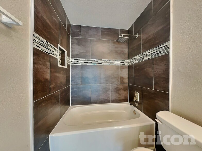 Building Photo - 4651 W Eastwind Dr