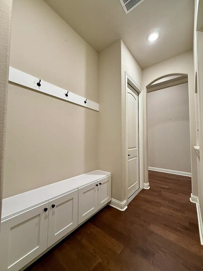 Building Photo - 1110 Bernard Meadows Dr