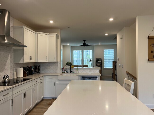 Building Photo - 236 Judson Ave