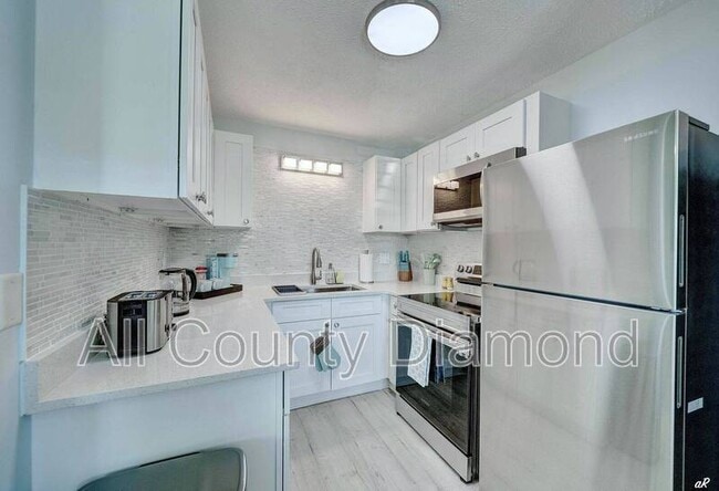 Building Photo - 7308 Sunset Ave