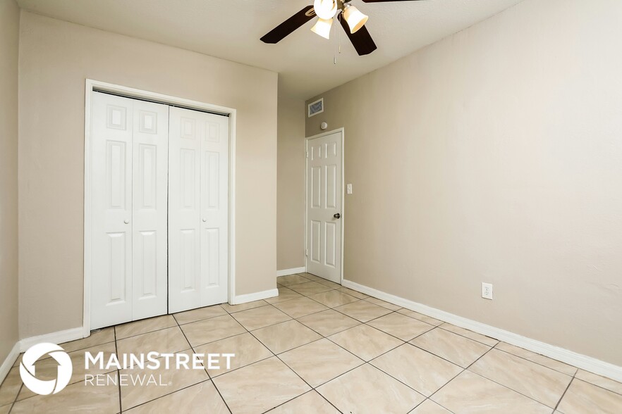 Building Photo - 6234 Balboa Dr