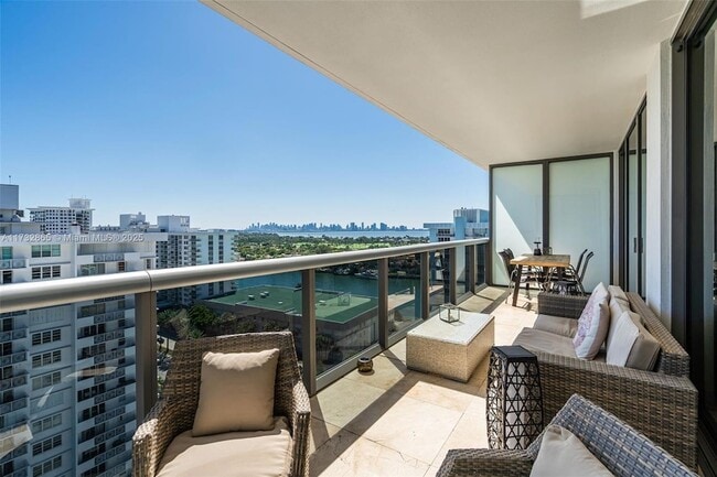 Building Photo - 5875 Collins Ave