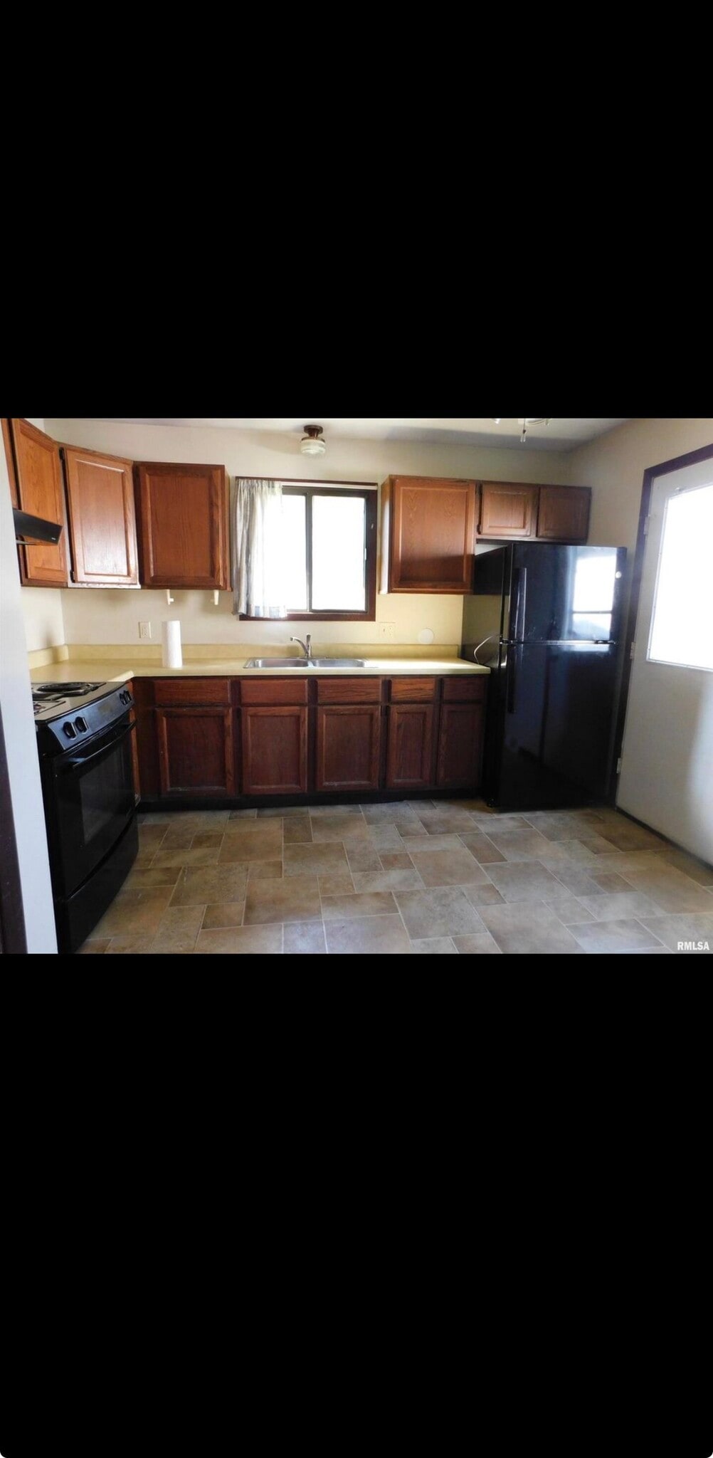 Building Photo - 737 9th St