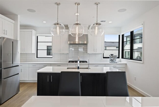 Building Photo - 705 Ariana Ct