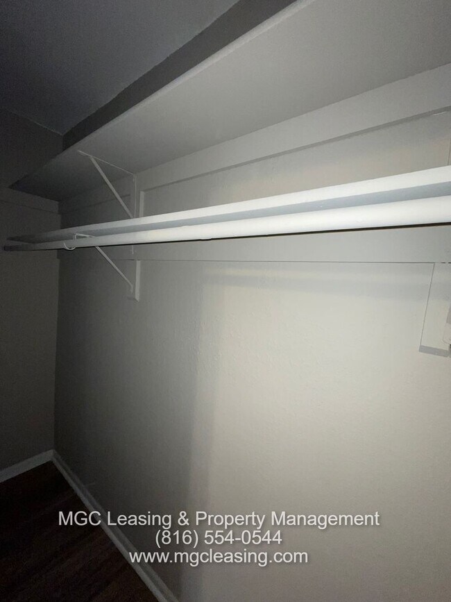 Building Photo - Le Grand Apartments Available for your May move in.