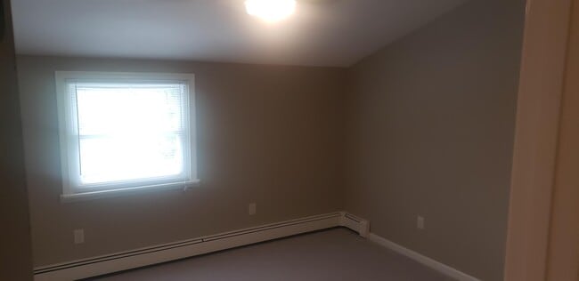 Building Photo - 4215 Valley Rd