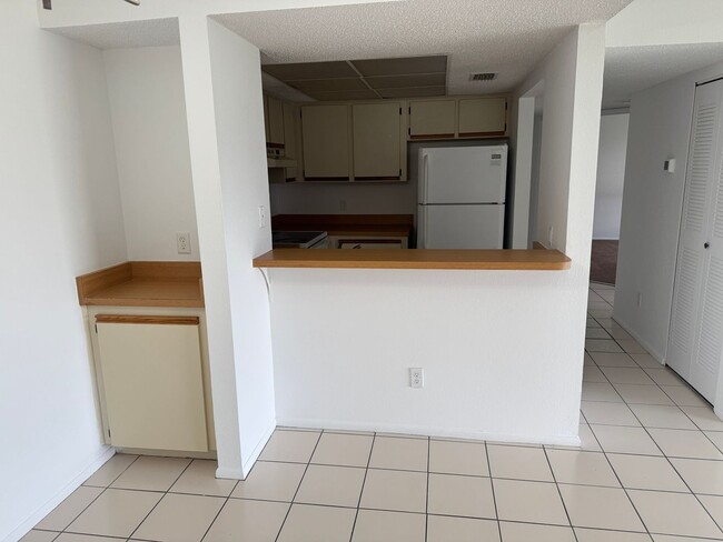 Building Photo - Centrally located condo in great community