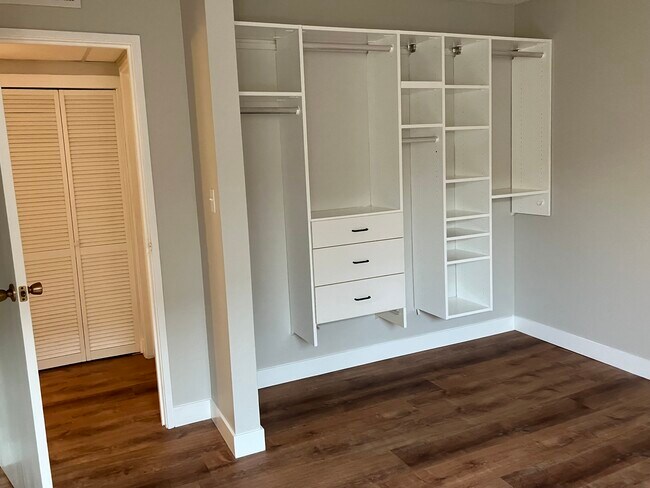Master Bedroom Closet - 2955 Lakeside Dr