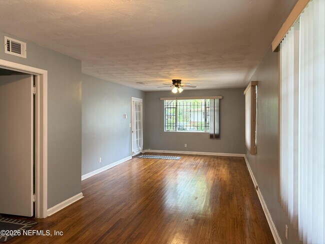 Building Photo - 1071 Reiman St