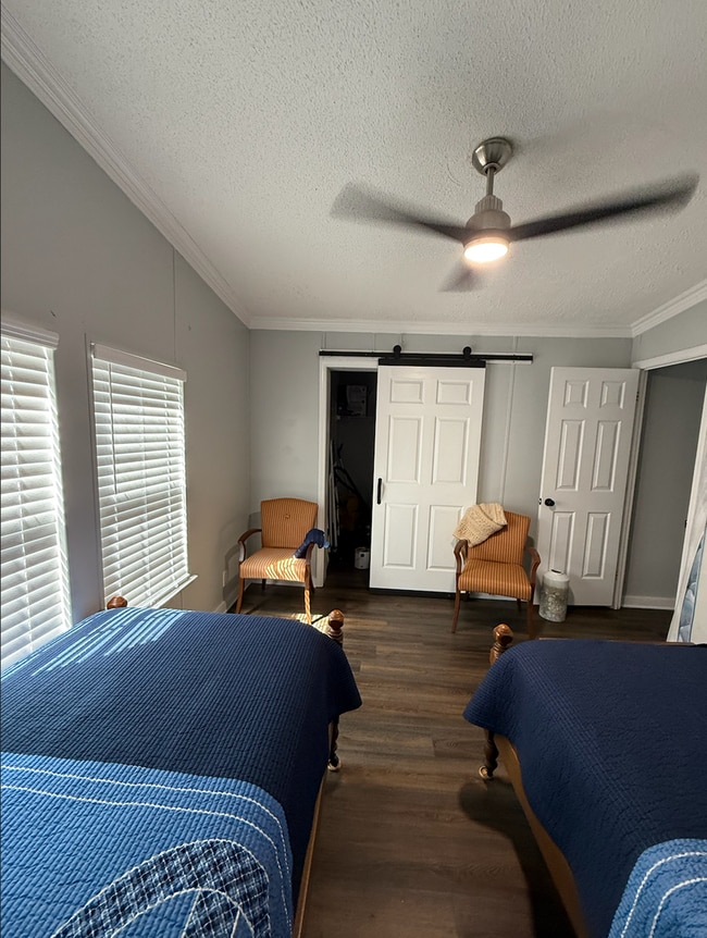 Building Photo - Updated Country Home – 3 Bed, 2 Bath – 2,500 Sq Ft with Fenced Yard & Spacious Porches