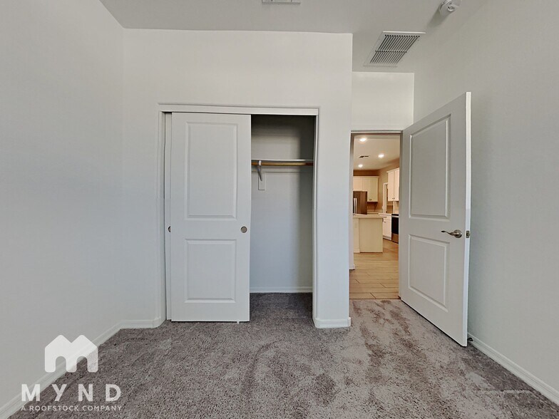 Building Photo - 1066 S 151st Ln