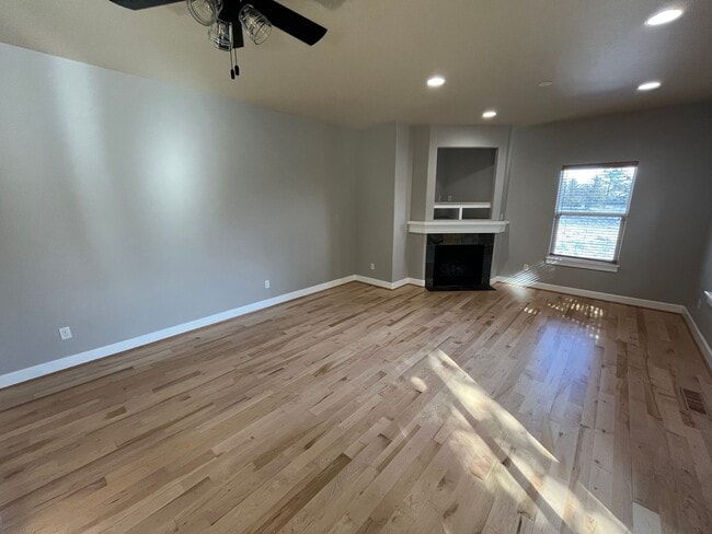 Building Photo - Beautiful and Spacious 4 Bed/2.5 Bath Home in NW Bend