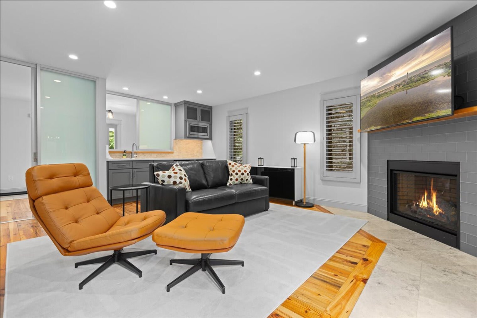 Building Photo - 710 Light House Ave