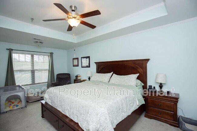 Building Photo - 3100 Gatewood Dr