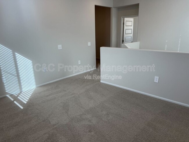 Building Photo - 2084 Mandarin Ln