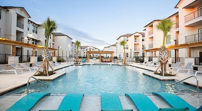 Building Photo - 12500 Shadowglen Trce
