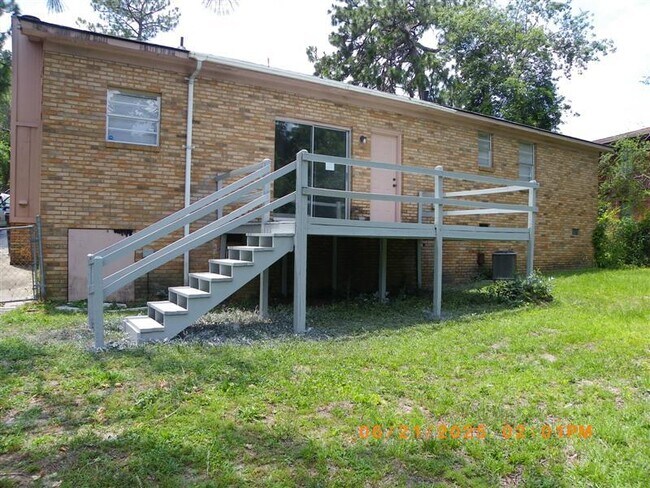 Building Photo - 2694 Barclay Rd