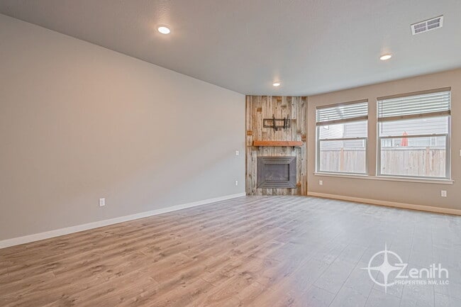 Building Photo - 12323 NE 116th Way