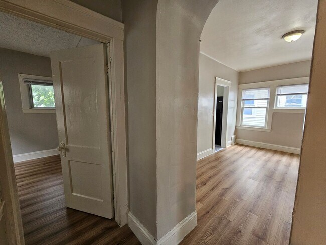 Building Photo - Idlewood Ave