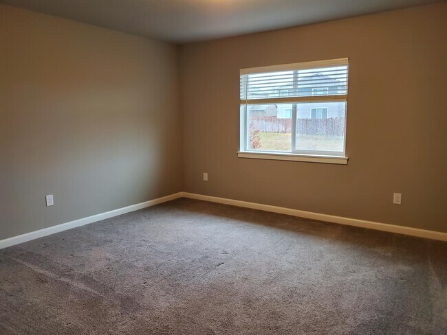 Building Photo - 6909 Delaney Ln NE