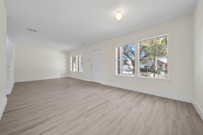 Building Photo - 5303 Bay Pines Dr