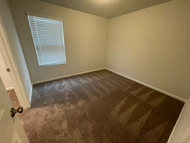 Building Photo - 3 bedroom home in Lexington area!