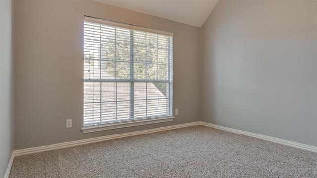 Building Photo - 4008 Kenwood Dr