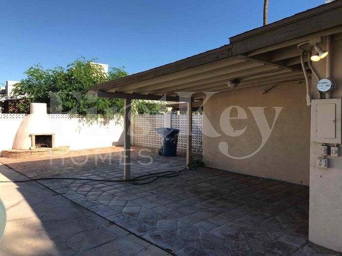 Building Photo - 1158 E Concorda Dr