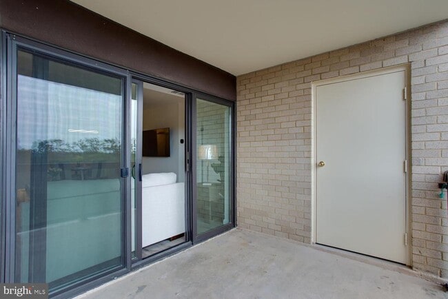 Building Photo - 203 Yoakum Pkwy