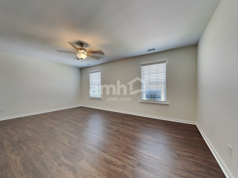 Building Photo - 19 Hogan Dr