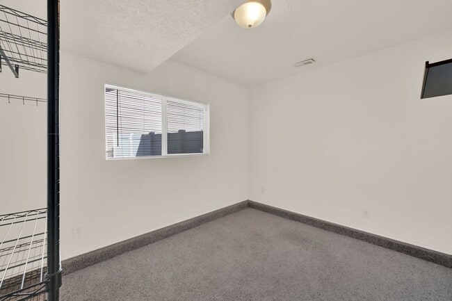 Building Photo - Beautifully Updated 4-Bedroom Home in Syracuse!