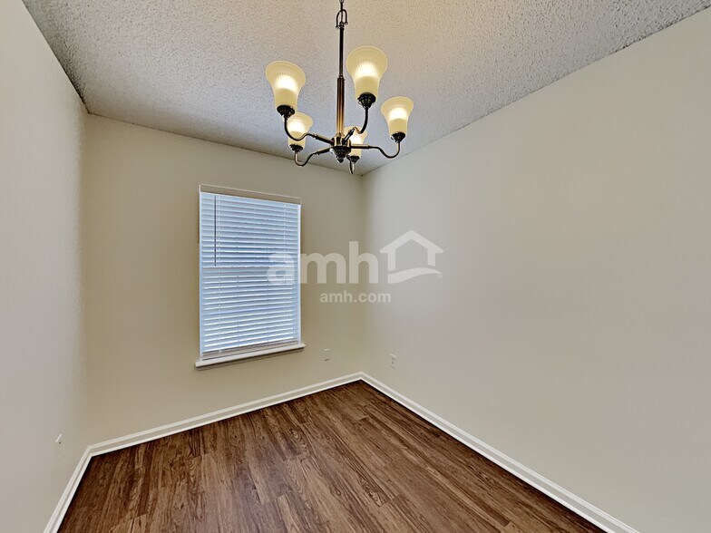 Building Photo - 3155 Olde Sutton Parke Dr