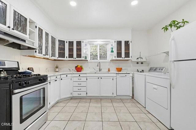 Building Photo - 1608 N Grand Oaks Ave