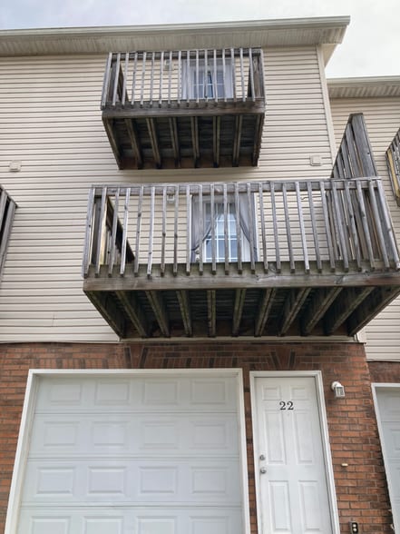 Building Photo - 2305 S Greenwood Dr